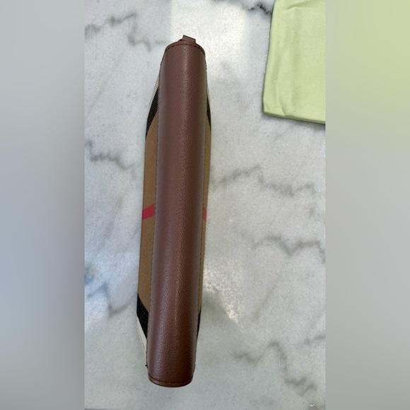 BURBERRY Large Zip Around Nova Check Leather Wallet - Picture 3 of 6